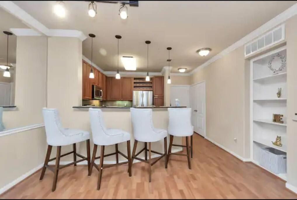 Modern Condo Near Texas Medical Center W Free Parking Хьюстон Экстерьер фото