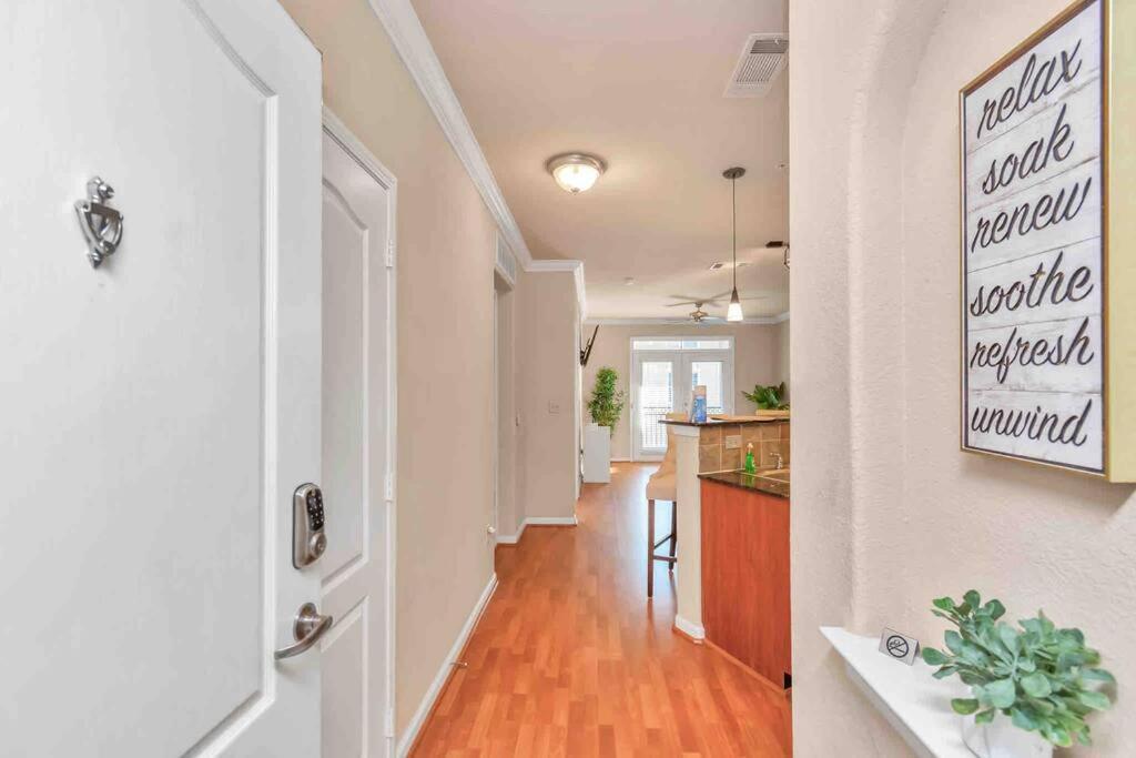 Modern Condo Near Texas Medical Center W Free Parking Хьюстон Экстерьер фото